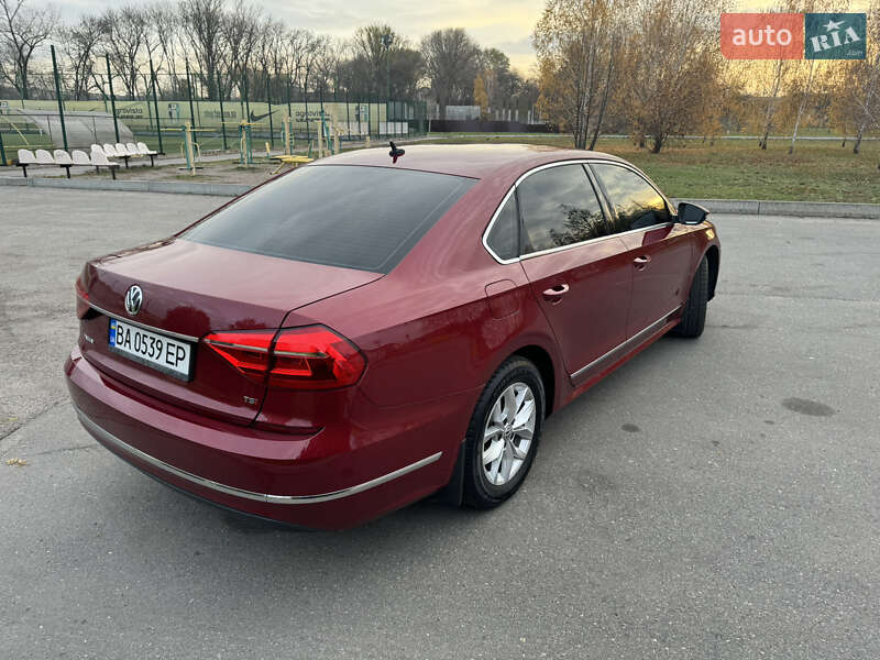 Седан Volkswagen Passat 2016 в Олександрії