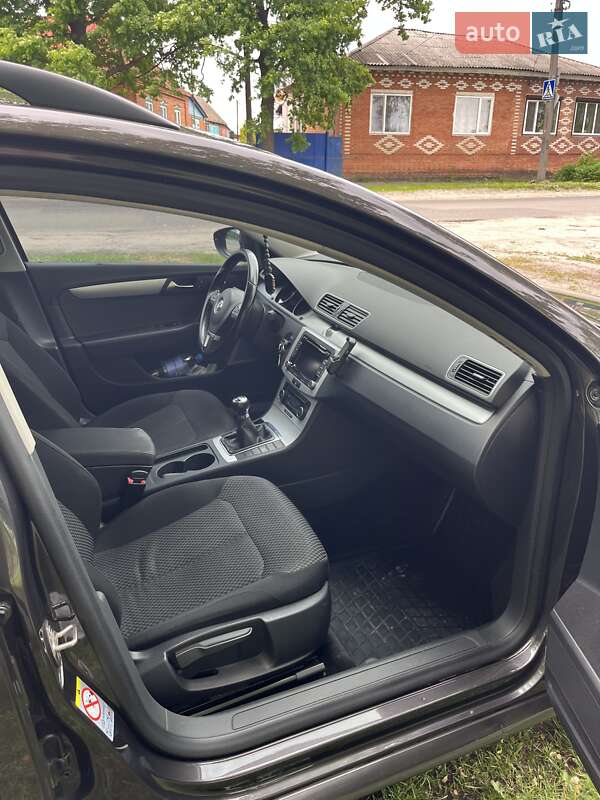 Универсал Volkswagen Passat 2011 в Ахтырке