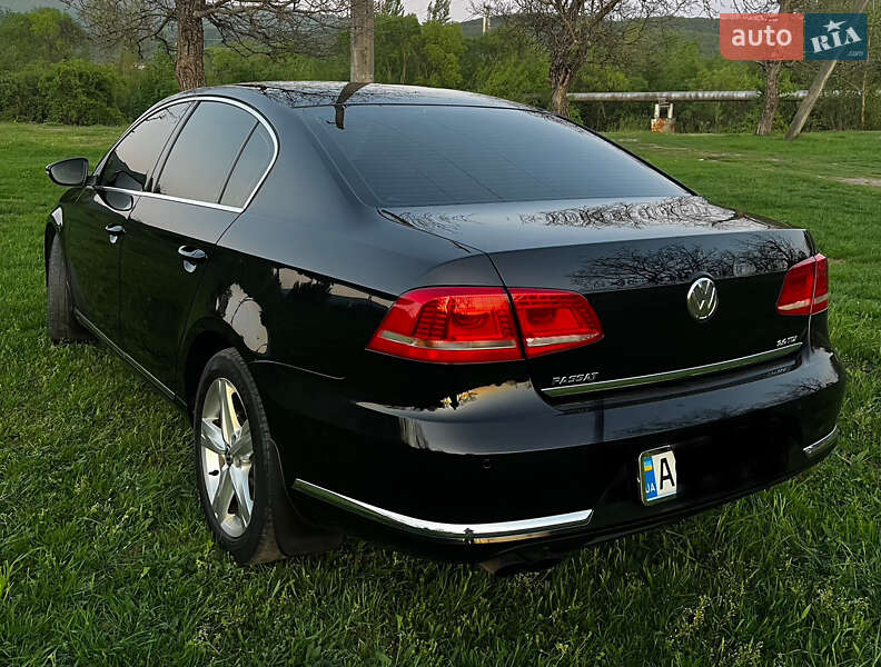 Седан Volkswagen Passat 2013 в Мукачевому