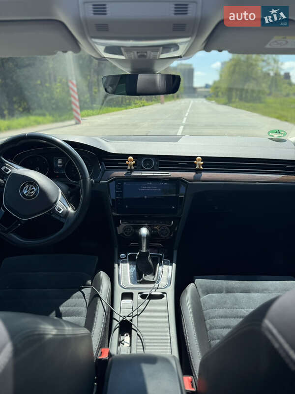 Седан Volkswagen Passat 2017 в Славуте