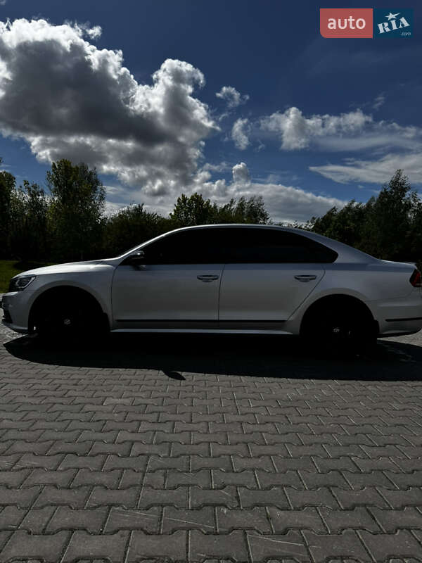 Седан Volkswagen Passat 2016 в Луцке
