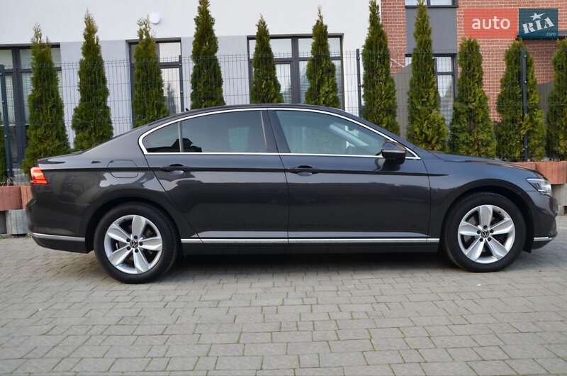 Седан Volkswagen Passat 2020 в Львові
