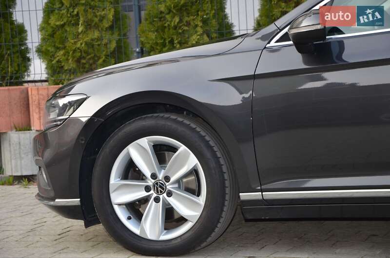Седан Volkswagen Passat 2020 в Львові