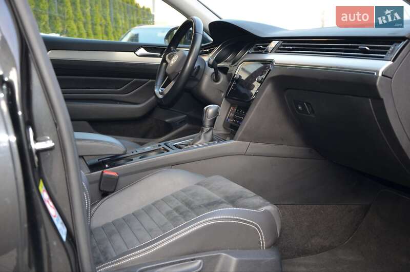 Седан Volkswagen Passat 2020 в Львові
