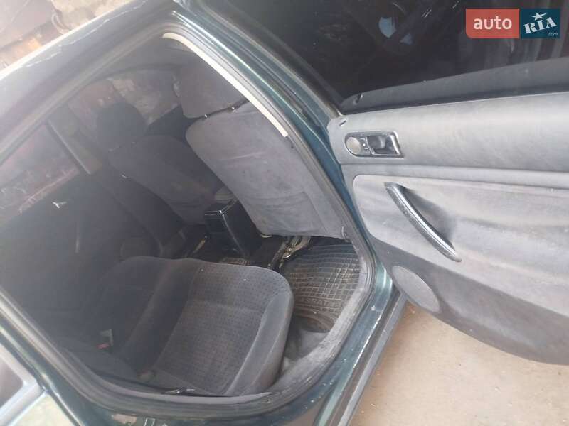 Седан Volkswagen Passat 1998 в Березовке