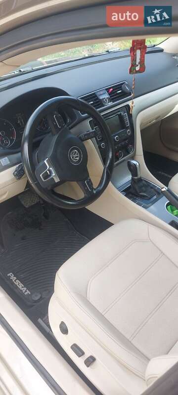 Седан Volkswagen Passat 2015 в Золочеве