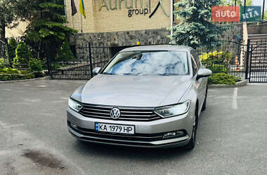 Седан Volkswagen Passat 2017 в Києві