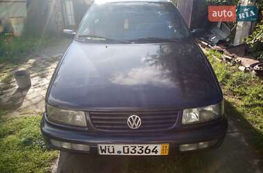 Седан Volkswagen Passat 1994 в Львове
