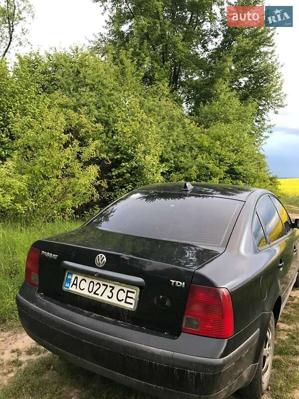 Седан Volkswagen Passat 1999 в Нововолынске