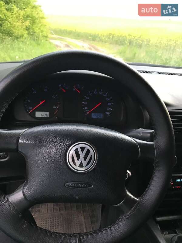 Седан Volkswagen Passat 1999 в Нововолынске