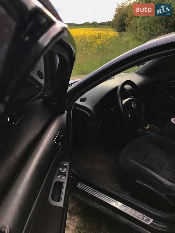 Седан Volkswagen Passat 1999 в Нововолынске