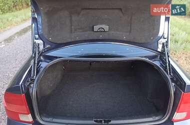 Седан Volkswagen Passat 1998 в 