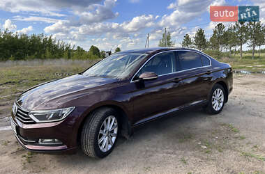 Седан Volkswagen Passat 2016 в Киеве