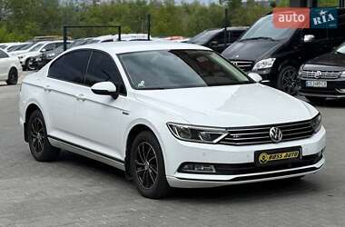 Седан Volkswagen Passat 2016 в Черновцах