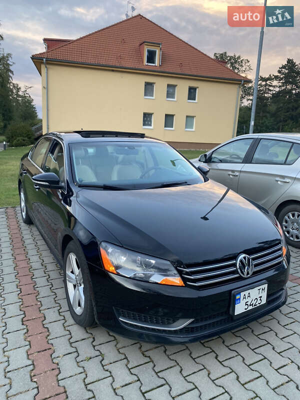 Седан Volkswagen Passat 2012 в Луцке