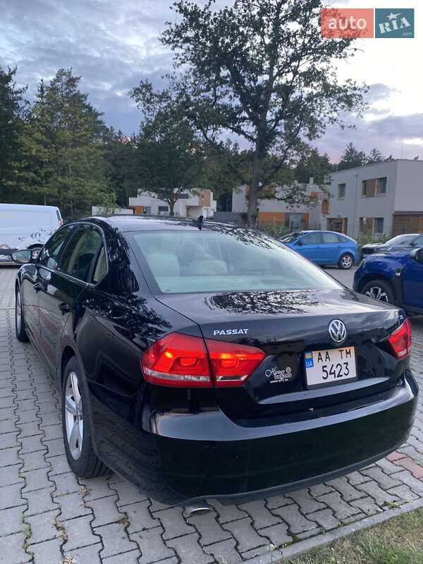 Седан Volkswagen Passat 2012 в Луцке