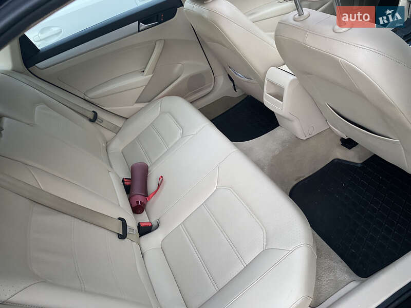 Седан Volkswagen Passat 2012 в Луцке