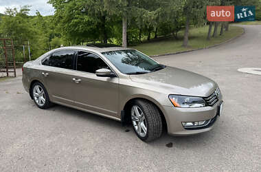 Седан Volkswagen Passat 2014 в Львові