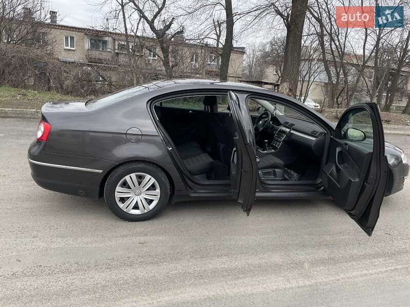 Седан Volkswagen Passat 2009 в Дніпрі