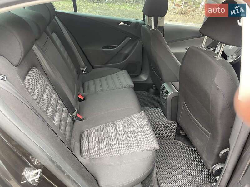 Седан Volkswagen Passat 2009 в Дніпрі