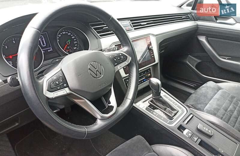 Универсал Volkswagen Passat 2021 в Киеве