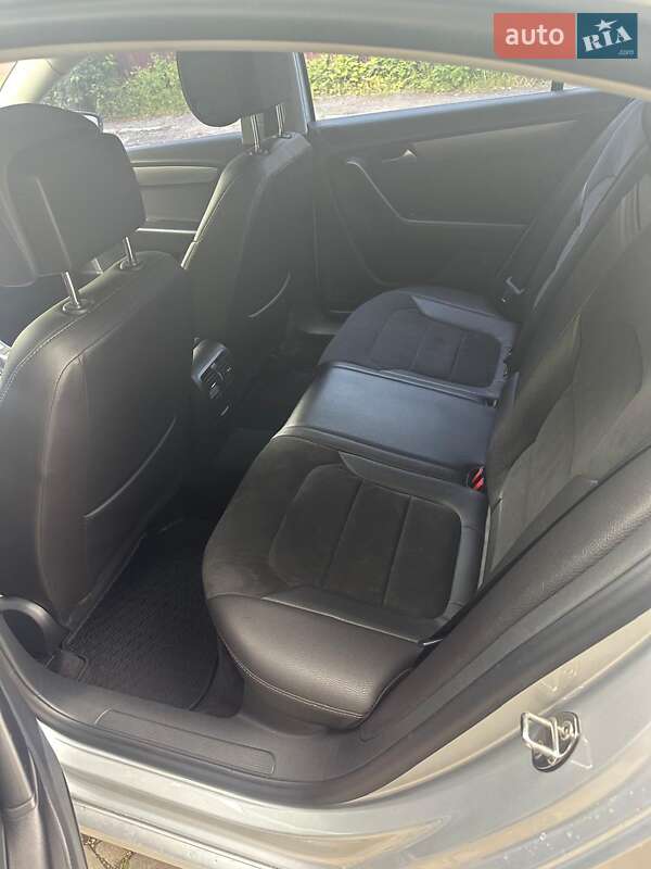Седан Volkswagen Passat 2012 в Мукачевому