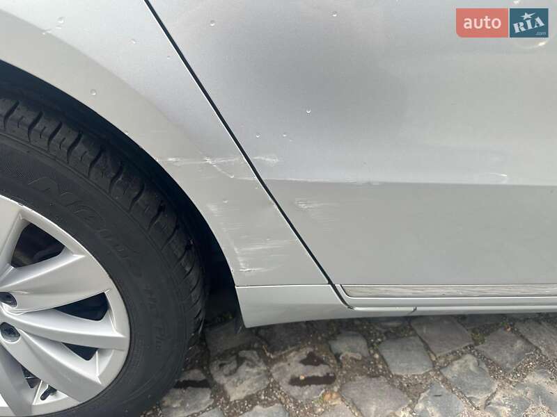 Седан Volkswagen Passat 2012 в Мукачевому