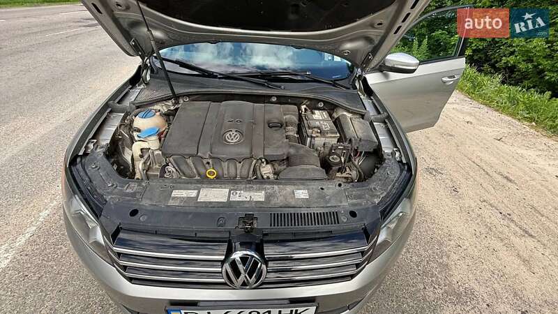 Седан Volkswagen Passat 2013 в Харькове