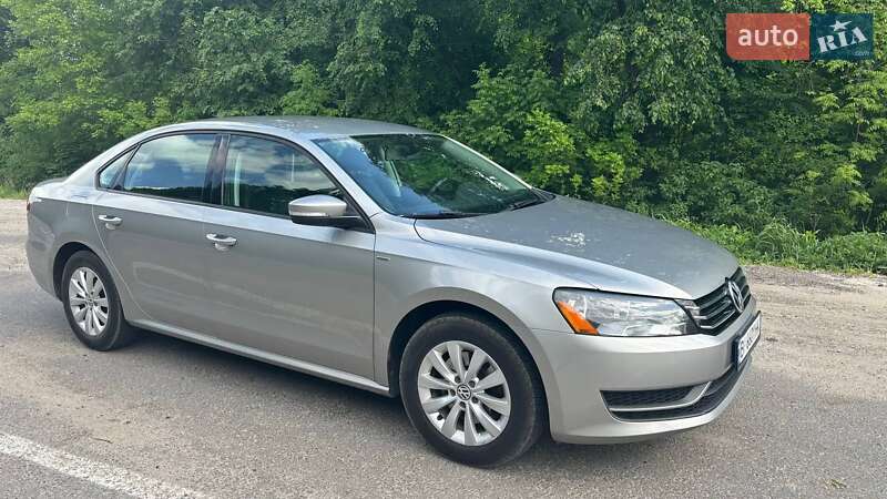 Седан Volkswagen Passat 2013 в Харькове