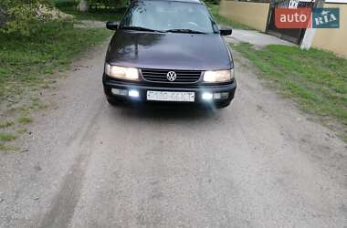 Седан Volkswagen Passat 1994 в 