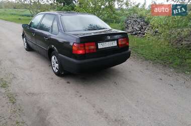 Седан Volkswagen Passat 1994 в 