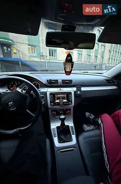 Універсал Volkswagen Passat 2010 в 