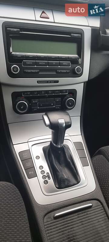 Универсал Volkswagen Passat 2010 в Киеве