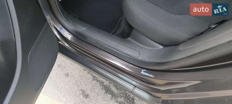 Универсал Volkswagen Passat 2010 в Киеве