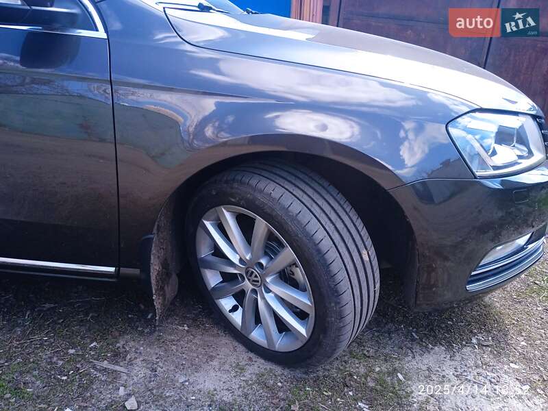 Седан Volkswagen Passat 2012 в Глухове