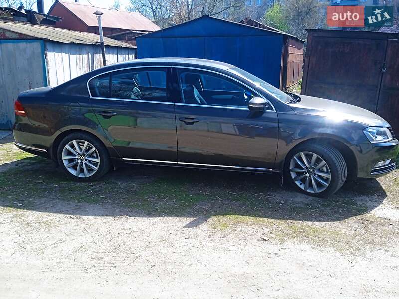 Седан Volkswagen Passat 2012 в Глухове