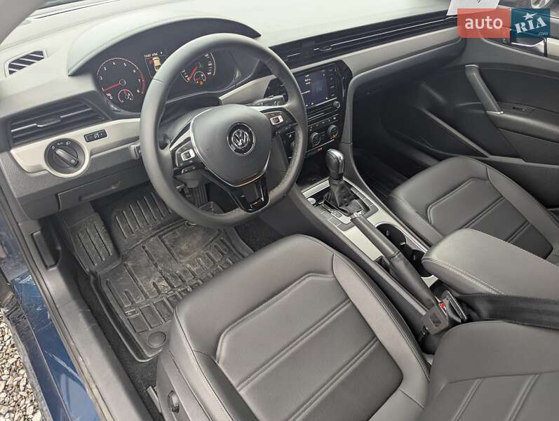 Седан Volkswagen Passat 2021 в Ровно