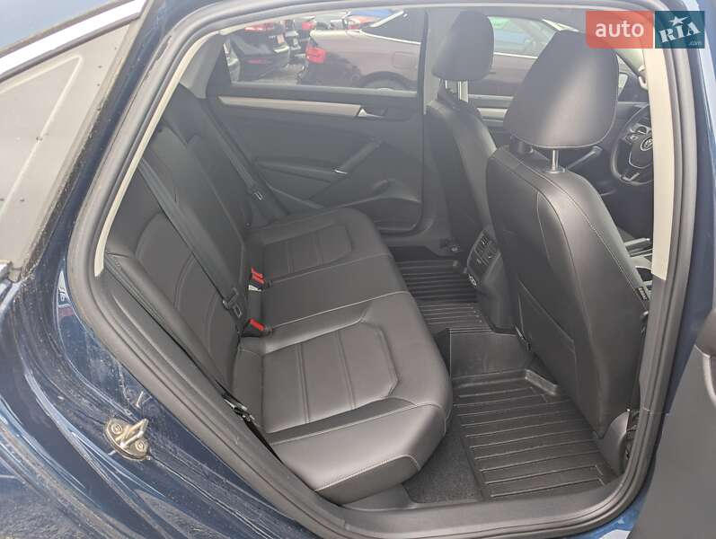 Седан Volkswagen Passat 2021 в Ровно