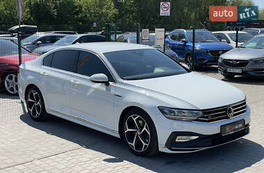 Седан Volkswagen Passat 2021 в 