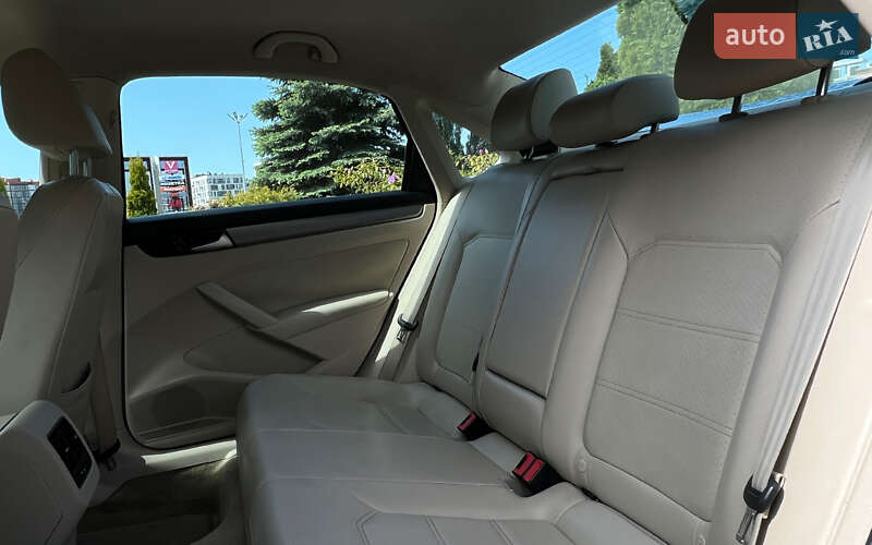 Седан Volkswagen Passat 2013 в Львові