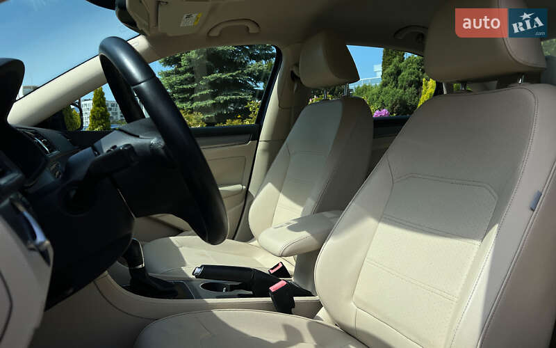 Седан Volkswagen Passat 2013 в Львові