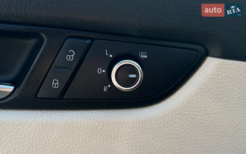 Седан Volkswagen Passat 2013 в Львові