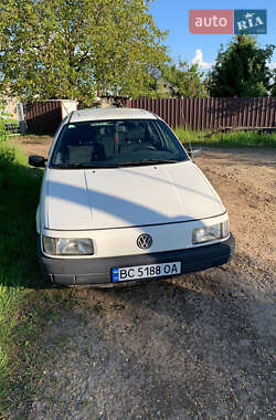 Седан Volkswagen Passat 1993 в Львове
