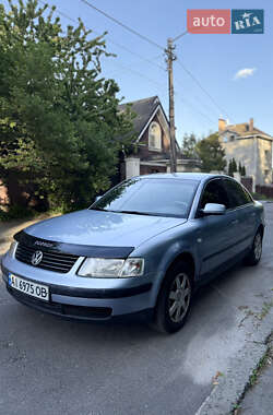 Седан Volkswagen Passat 1996 в Киеве