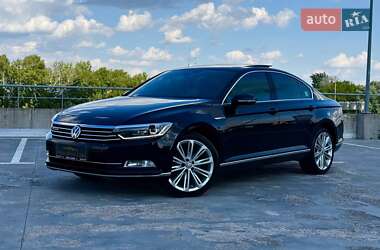 Седан Volkswagen Passat 2018 в Киеве