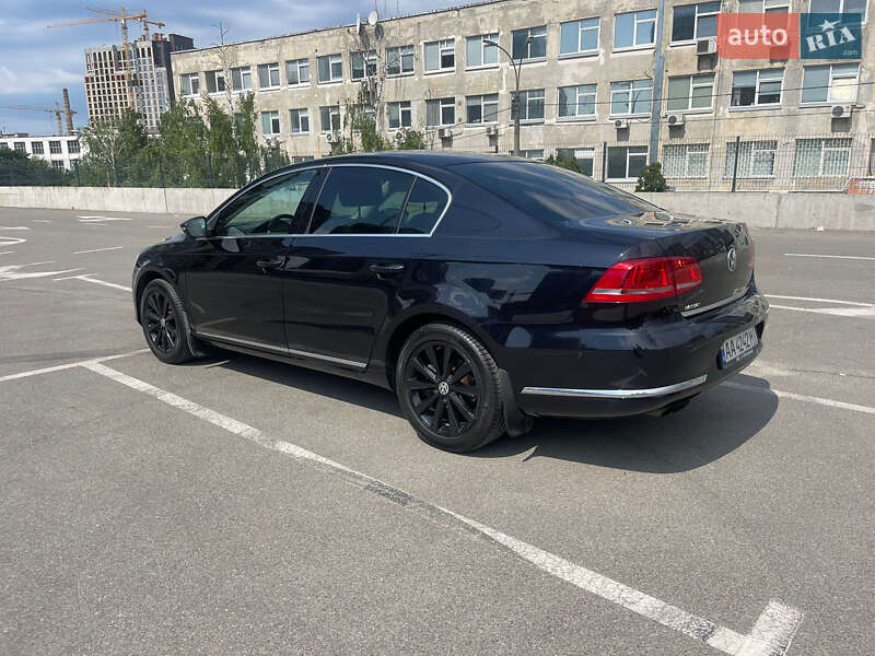 Седан Volkswagen Passat 2012 в Києві