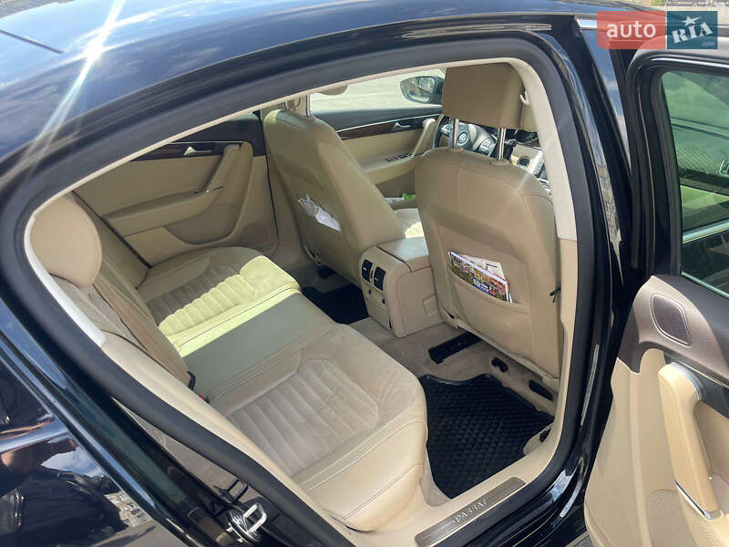 Седан Volkswagen Passat 2012 в Києві