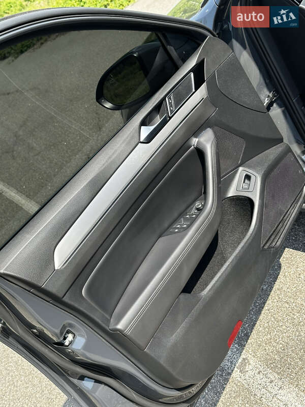 Универсал Volkswagen Passat 2019 в Киеве