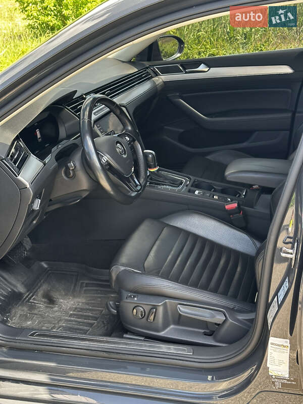 Универсал Volkswagen Passat 2019 в Киеве