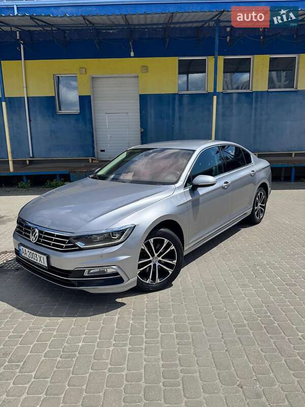 Седан Volkswagen Passat 2018 в Киеве